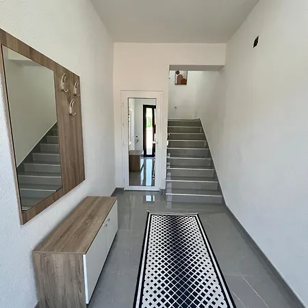 Stari Grad Apartment *
